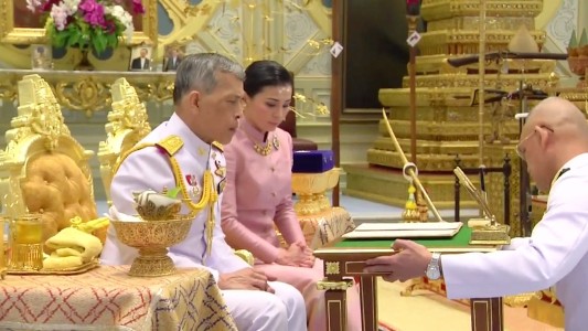 Será coronado el rey de Tailandia, un aficionado a divertirse y a pilotar aviones