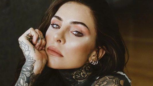 Cande Tinelli subió a Instagram dos fotos completamente desnuda