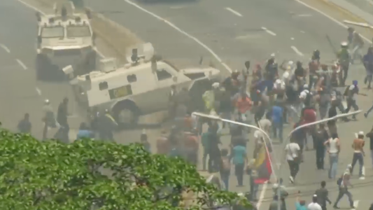 Venezuela: Habla el manifestante atropellado por la tanqueta