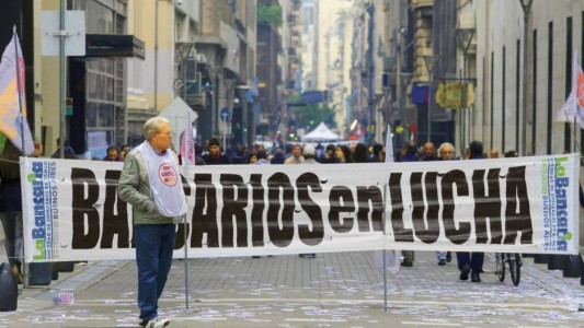 Bancarios acordó un 19,5 por ciento de aumento para abril y mayo a cuenta de la paritaria