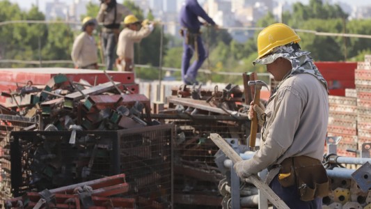 11 meses de recesión: en marzo volvieron a caer la industria y la construcción