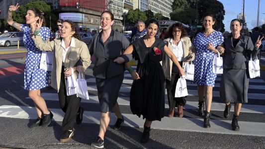 100 Evitas en las calles porteñas por los 100 años de Evita