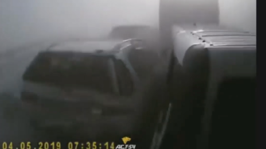 Choque múltiple en la niebla