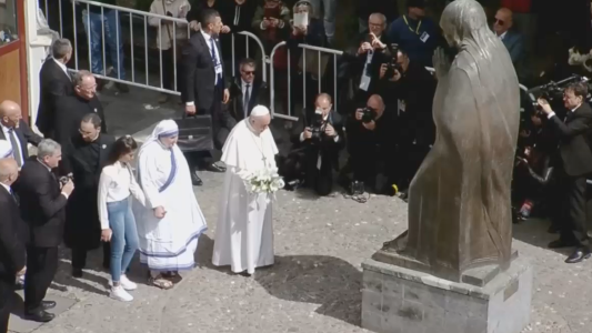 Homenaje del Papa a la Madre Teresa en su ciudad natal