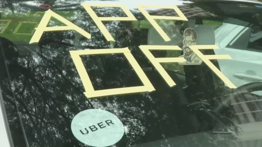 Protesta contra Uber de... choferes de Uber