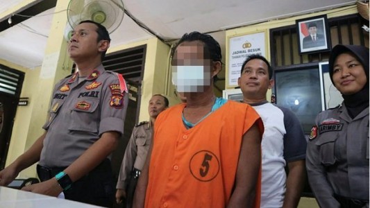 Un hombre violaba a sus hijas menores y la madre les daba anticonceptivos para que no queden embarazadas