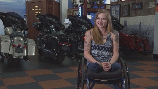 La joven sin piernas que se volvió viral por su perfil en Tinder