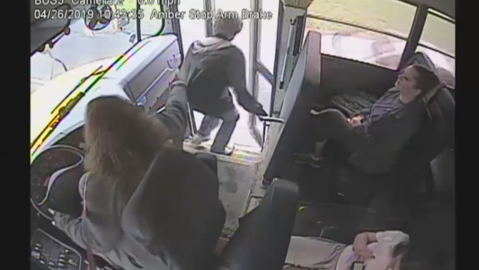 Los buenos reflejos de una chofer salvaron a un adolescente