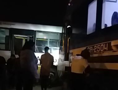 Choque de un tren y un colectivo en Neuquén: cuatro heridos