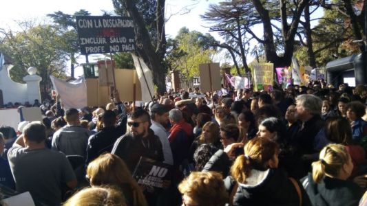 Personas con discapacidad se movilizan a la Quinta de Olivos contra el ajuste en el sector