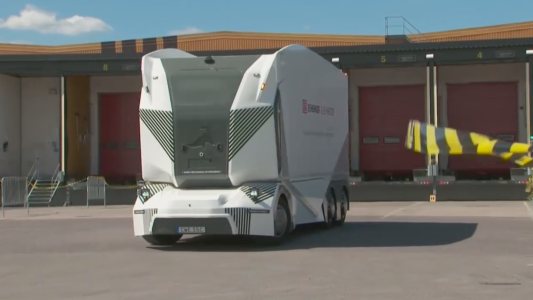 El camión sin camionero comenzó a trabajar