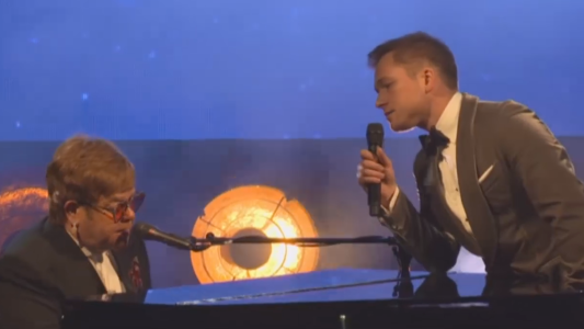 Elton John cantó con su doble en Cannes