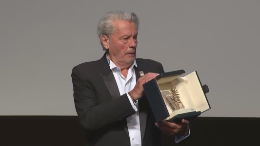 Cannes: Controvertido homenaje a Alain Delon