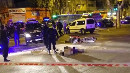 Murió una pareja tras enfrentarse a la Policía luego de un asalto