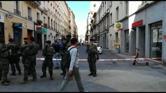 Varios heridos tras explosión de un paquete bomba en Lyon