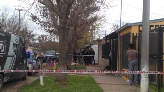 Una mujer y su hija fueron asesinadas a puñaladas en Santa Fe: buscan a la expareja de la víctima, principal sospechoso