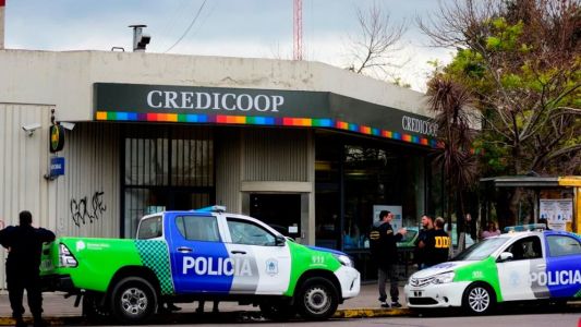La Plata: robaron un banco disfrazados de empleados de seguridad y se llevaron una suma millonaria