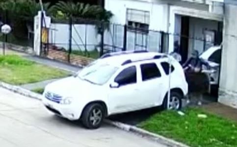 Una familia fue tomada de rehén mientras desvalijaban su casa