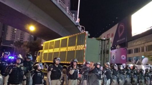 Paro: la valla hidráulica, el obstáculo imprevisto para manifestantes