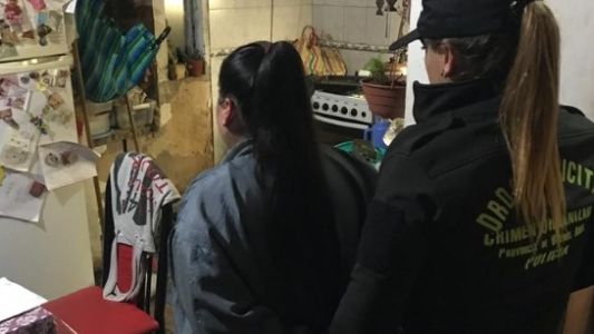 Detienen a una mujer acusada de inventar suplencias docentes por 8 millones de pesos