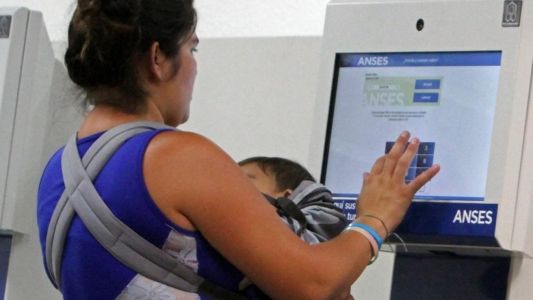 Desde el sábado, la AUH aumenta 10,74 por ciento