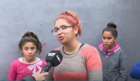 Tiene 16 años y un comedor en su casa: "Los nenes me dicen 'seño', me hacen feliz"