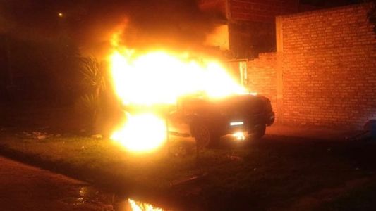 Apagaron el fuego en un auto: en el interior hallaron a un hombre asesinado de 9 tiros