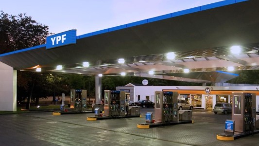 Desde la medianoche aumentan 1,5 por ciento los combustibles de YPF