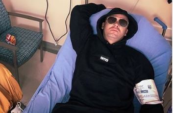 Wisin se cayó del escenario en Texas