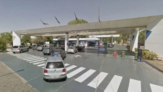Asalto en una estación de servicio: un policía mató al ladrón e hirió a un cliente por error