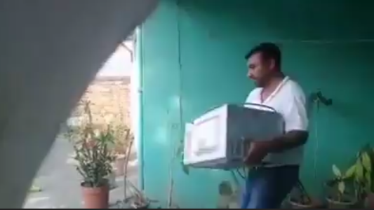 Indigante: familiares roban las pertenencias del muerto en pleno velorio