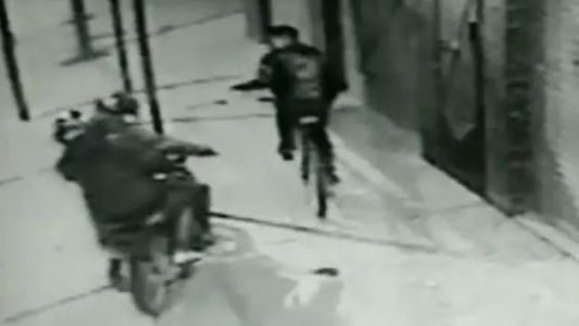 Lo persiguieron en moto y le dispararon: esquivó los balazos en bicicleta