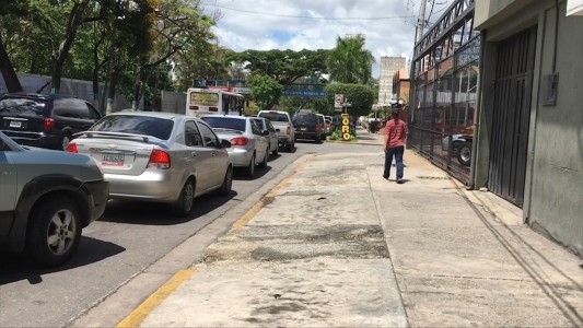 Venezuela comenzó a racionar el combustible