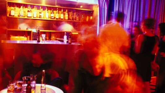 Salió con una mujer, no tuvieron sexo y le pidió que le devuelva los tragos que le había pagado en la cita