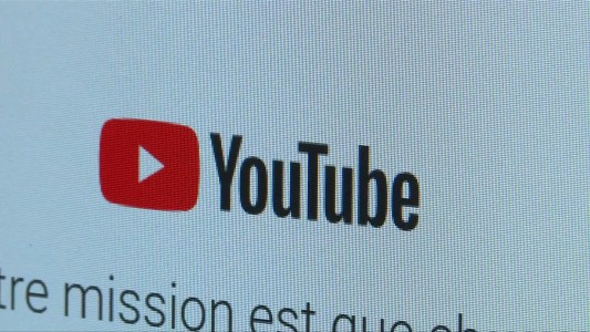 YouTube prohíbe videos que promuevan racismo y discriminación