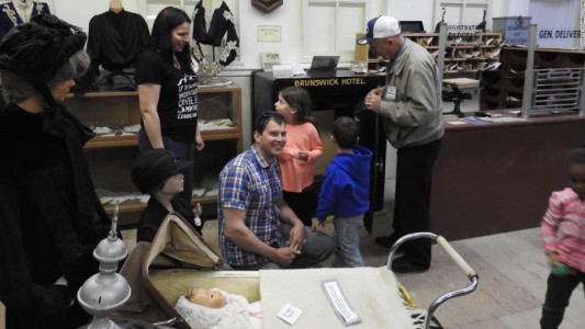 Un turista abrió de casualidad una caja fuerte que llevaba cerrada 40 años