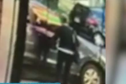 Una mujer le rayó el auto a una vecina embarazada que tiene dificultad para trasladarse