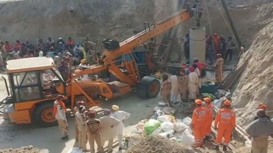 "Tenemos esperanzas": intentan rescatar a un nene de 2 años que cayó hace cuatro días en un pozo