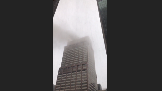 Un helicóptero se estrelló contra edificio de Manhattan