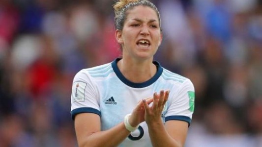 A pesar de que un codazo japonés le voló un diente, Aldana Cometti siguió jugando