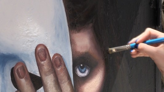 Convierten cabinas telefónicas en obras de arte