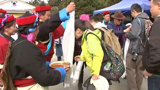 Turistas descubren los misterios del Tíbet