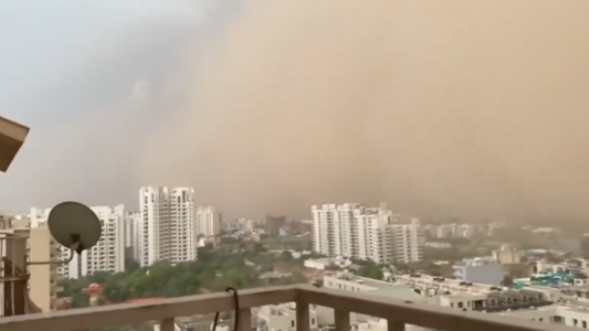 Una nube de polvo cubrió la capital de la India