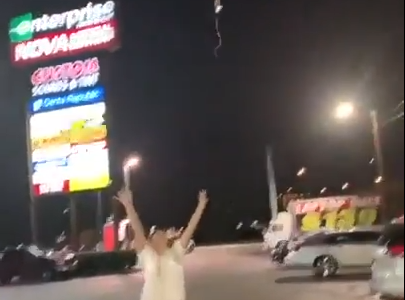 Soltó globos para festejar su graduación y dejó al barrio sin luz