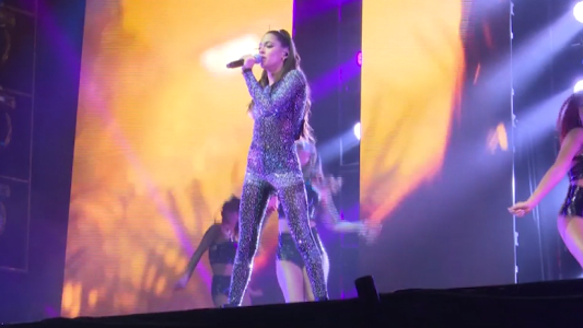 Tini Stoessel hizo bailar y cantar a los cordobeses