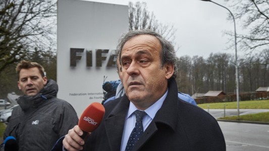 Platini detenido: investigan "reunión secreta" con Sarkozy y el emir de Catar por el Mundial 2022