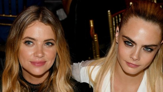 Romance confirmado: el beso apasionado de Cara Delevigne y su novia Ashley Benson