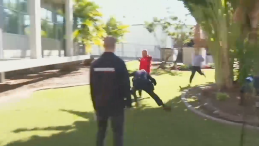 El policía rugbier en acción