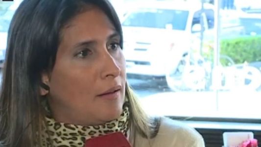 Dormía junto a su hijo de 2 años y cuando despertó su amiga la estaba violando