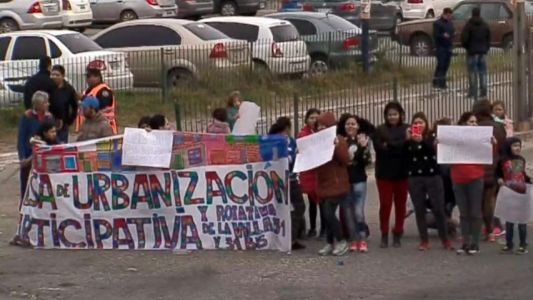 Vecinos de la Villa 31 cortan el ingreso a la terminal de micros de Retiro